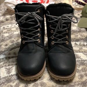 Winter combat boot
